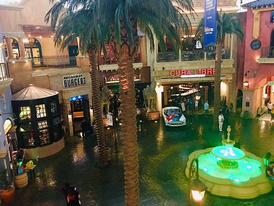 Centre commercial Quarter at Tropicana